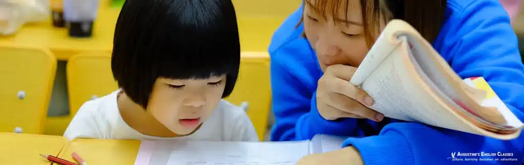 teacher teach the student to read in English tuition centre